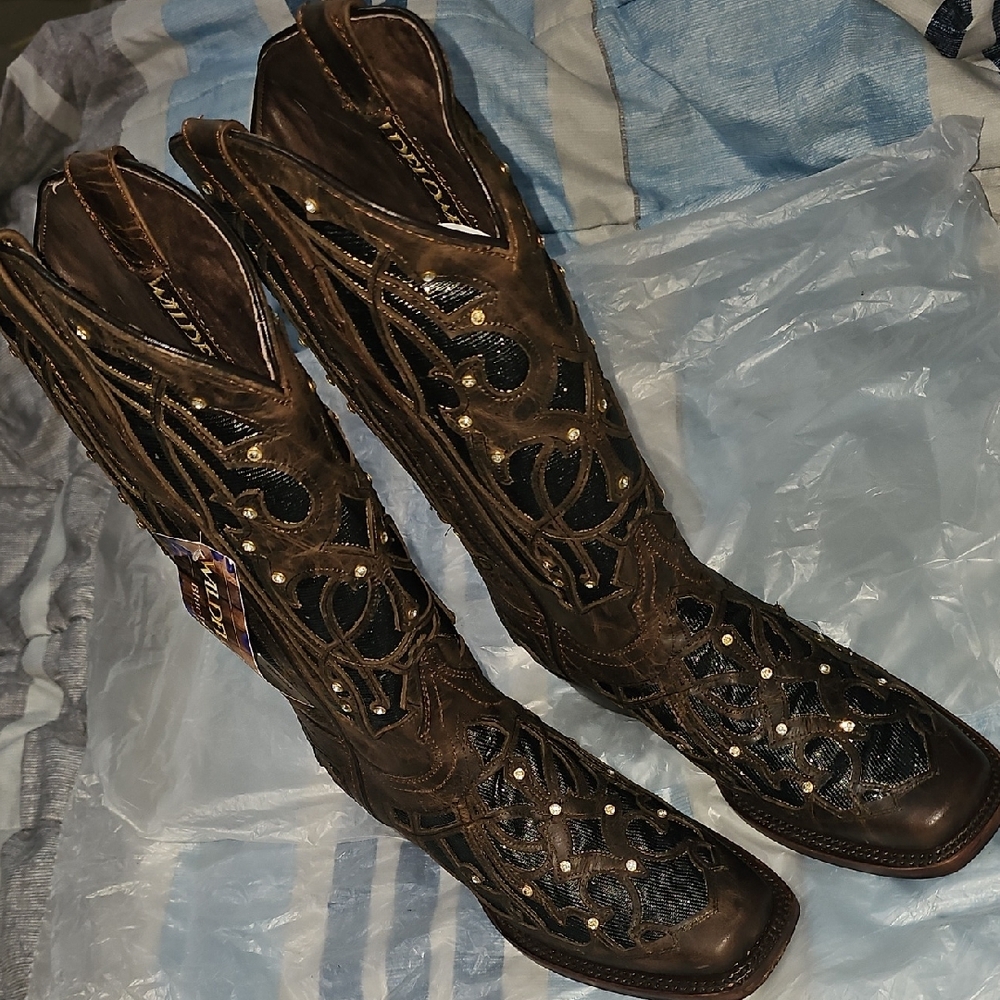 Wildflowers Women's Dark Brown Inlay Rhinestone Cowboy Boots - Picture 4 of 9